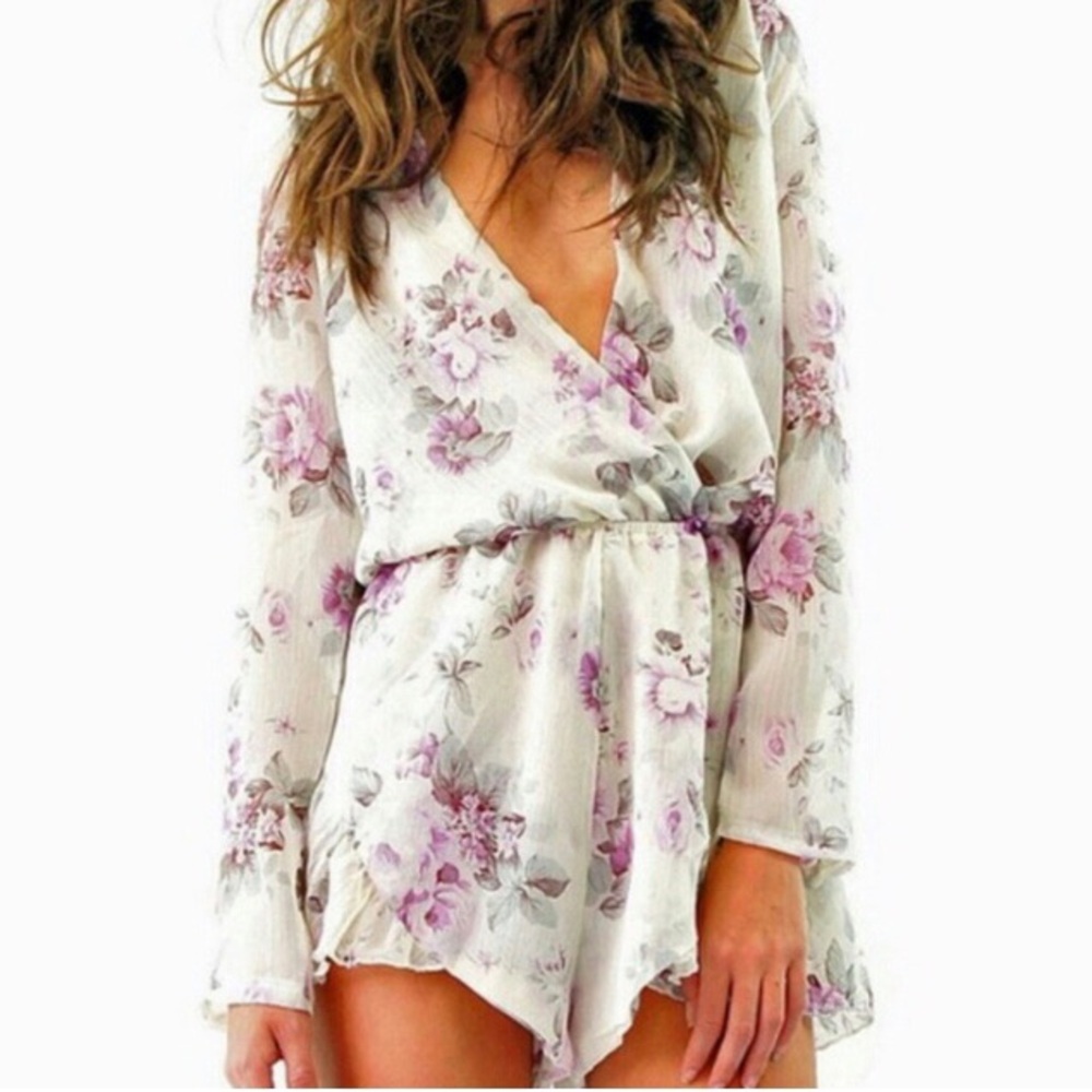 Lioness revolve white and purple floral ruffle Romper size XS extra small 0 2